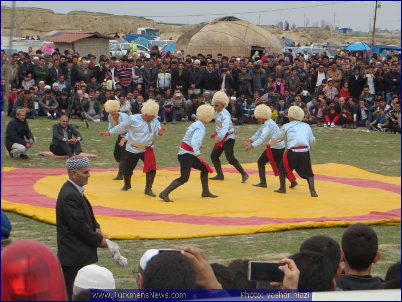 5 Farvardin 12 - مسابقات کشتی ترکمنی (گؤرش) در دهکده توریستی آق‌قلا برگزار شد