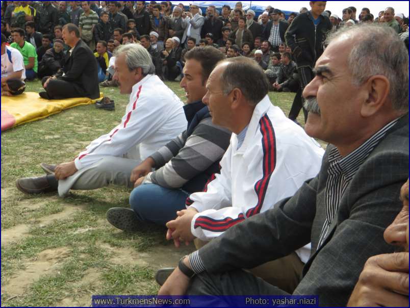 5 Farvardin 39 - مسابقات کشتی ترکمنی (گؤرش) در دهکده توریستی آق‌قلا برگزار شد