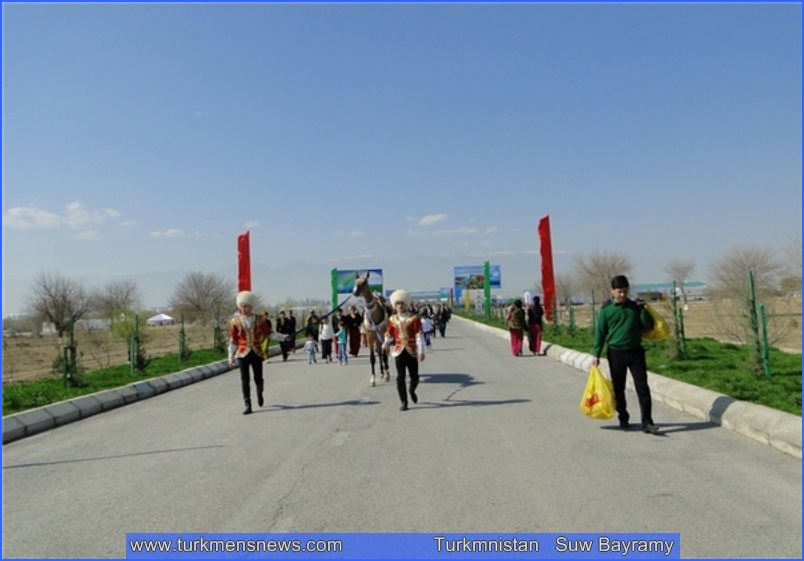 T Suw Bayramy 24 800x600 - برگزاری جشن ملی آب در ترکمنستان/گزارش تصویری